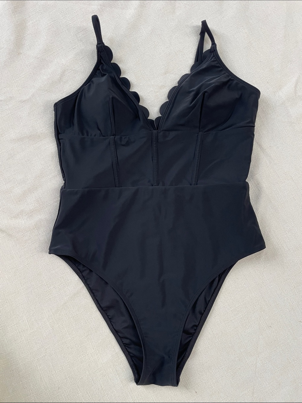 Scallop Edge One-Piece Swimsuit - Black